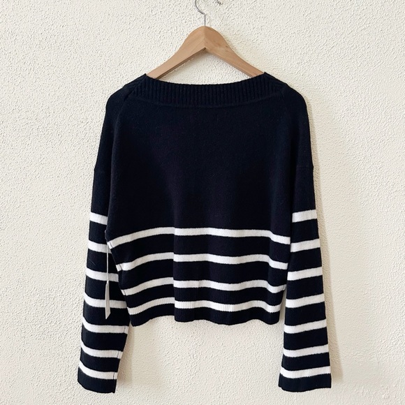 NWT Abercrombie & Fitch Merino Wool Blend Striped B&W Sweater S - Picture 3 of 3